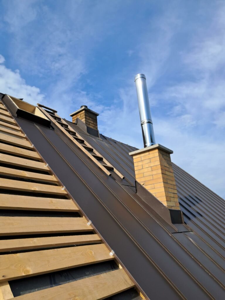 Strechárske práce pri kompletnej výmene krytiny na rodinnom dome.